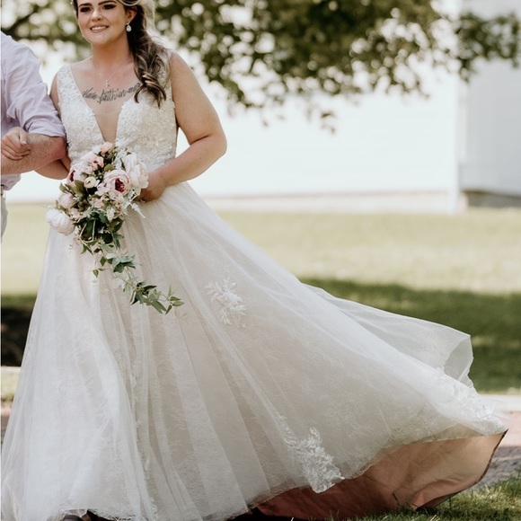 Plus Size Laced Embellished Vintage Layered Wedding Dress 16 - Picture 1 of 4